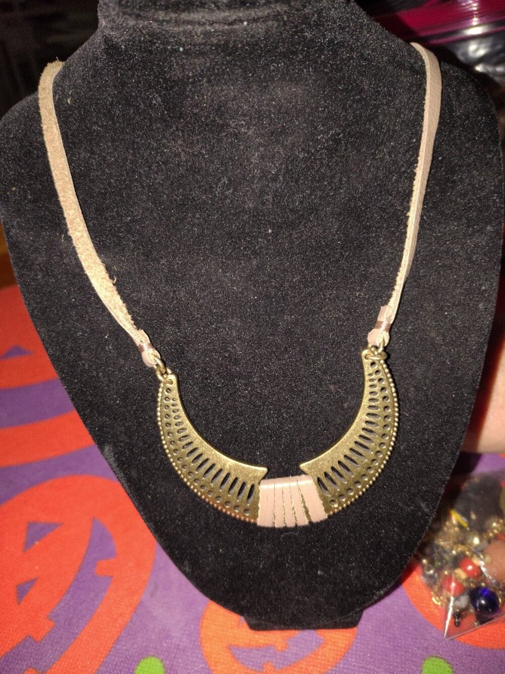 Ladies necklace